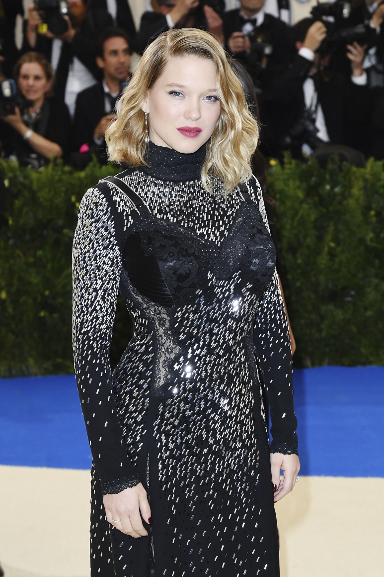 Léa Seydoux attends the “Rei KawakuboComme de Gar_on Art of the In-Between” Costume Institute Gala wearing jewelry by Chopard.jpg