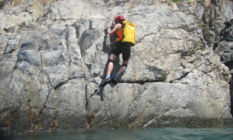 20170420180650-coasteering2_resized_773x464.jpeg