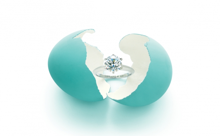 Tiffany-&-Co.-蒂芙尼The-Tiffany®-Setting蒂芙尼六爪镶嵌订婚钻戒&Tiffany-Blue®蒂芙尼蓝.jpg