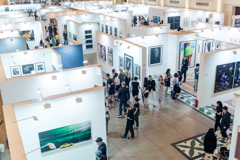 PHOTOFAIRS-Shanghai_Main-Hall-1.jpg