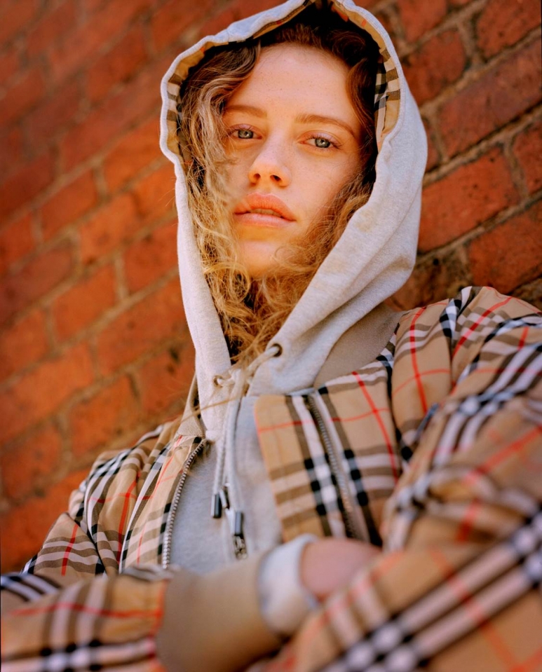 1011711_Burberry X Net-A-Porter Exclusive Campaign (2)-.jpg