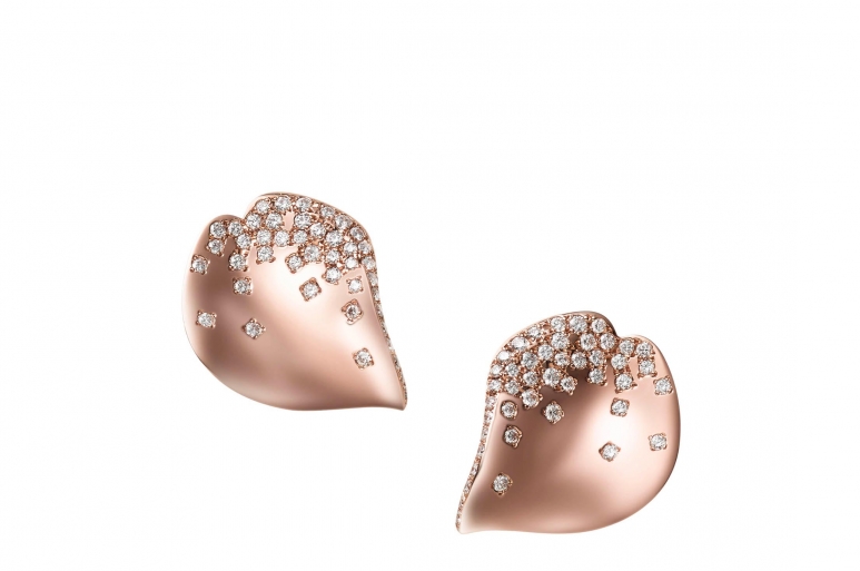 MIKIMOTO-Pétales-Collection-Les-Pétales-de-Ginza-18K粉红金耳环配钻石.jpg