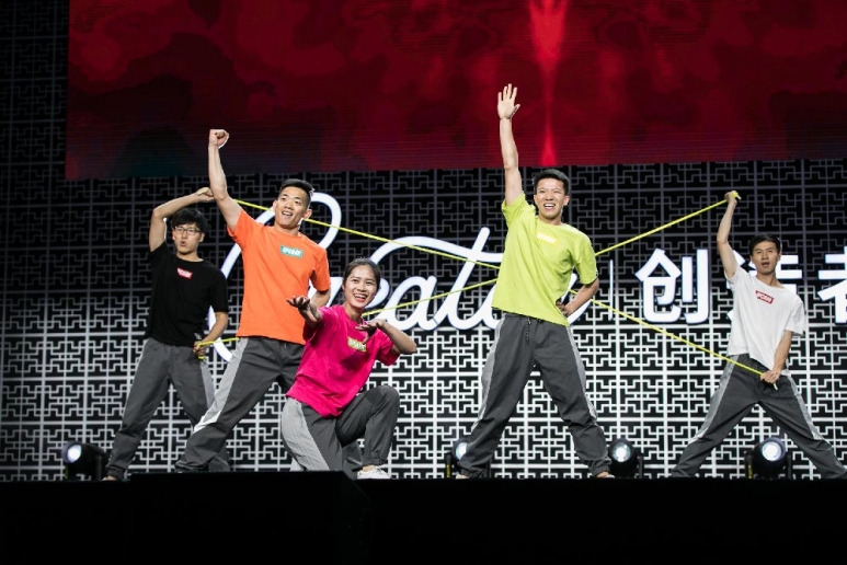 上海跃动花样跳绳队（Yuedong-Jumping-Rope）在WeWork创造者大赛决赛现场带来精彩表演.jpg