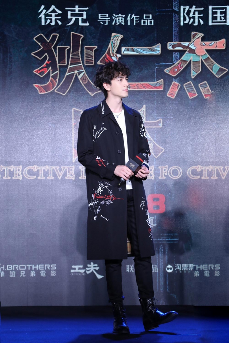 CN---Actor-Lin-Gengxin-wearing-Burberry-Sketch-Print-Car-Coat-while-attending-the-movie-press-conference-of-Young-Detective-Dee-i.jpg