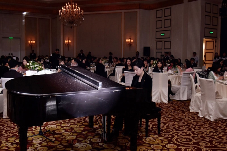 1214-chiheng-gala-dinner-表演嘉宾顾劼亭.jpg