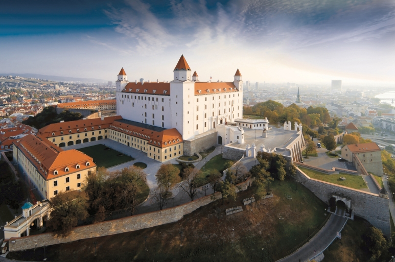 斯洛伐克共和国布拉迪斯拉发纪念碑城堡.jpg