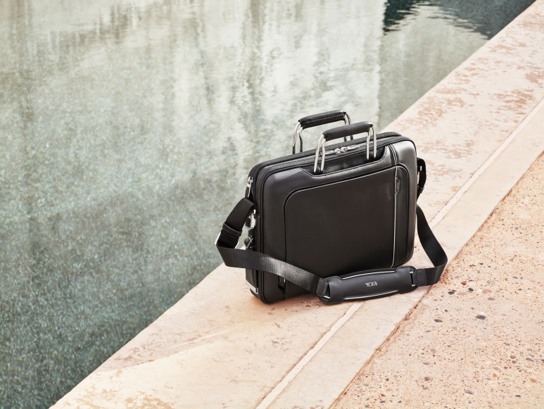 Shot_11D_Arrive_Black_Leather_Hanover_Brief_0446_v2_72RGB.jpg