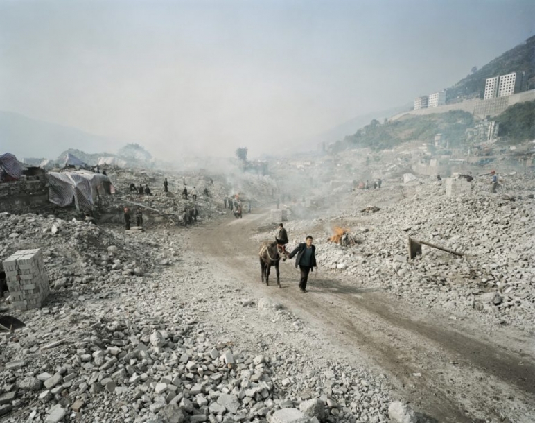 Edward-Burtynsky-Feng-Jie-5-Yangtze-River-China-2002-880x695.jpg