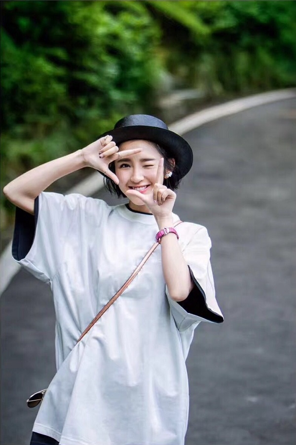 1. 唐艺昕佩戴IWC万国表达文西自动腕表36.jpg