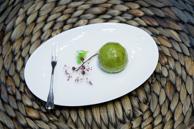 Miele&ldquo;美食创意官&rdquo;管家老师精心制作并运用Miele蒸炉烹制的时令青团.jpeg