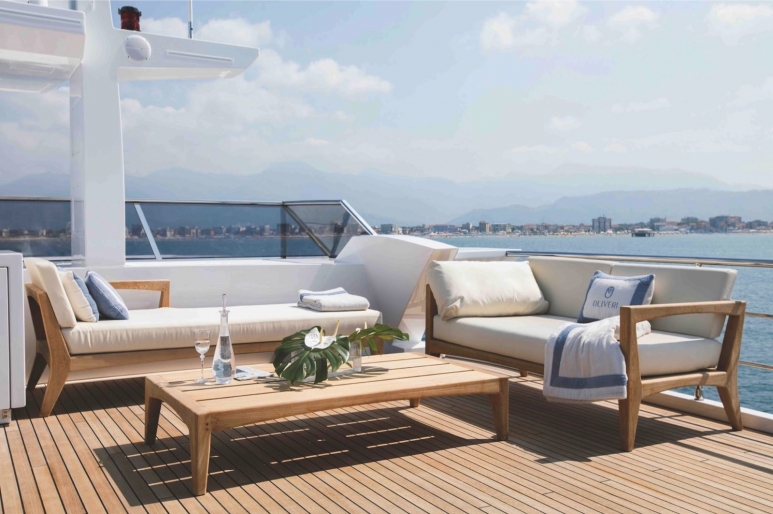 阿兹慕巨人系列35 METRI船尾处的美丽日光浴区 2.jpeg