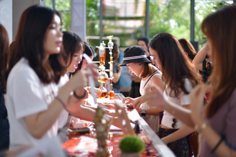 活动现场“橙”意盎然 (2).jpg